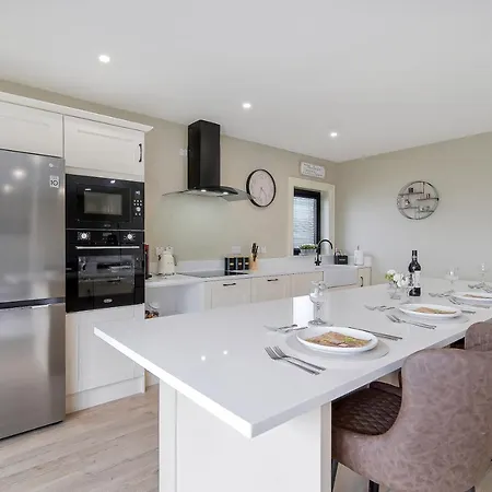 Seaview 'sleeping 4 Guests' *