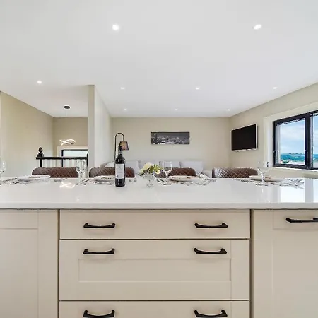 Seaview 'sleeping 4 Guests' Rockstown