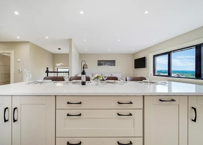 Seaview 'sleeping 4 Guests' Rockstown