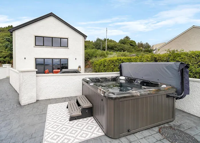 Seaview 'sleeping 4 Guests' Apartment